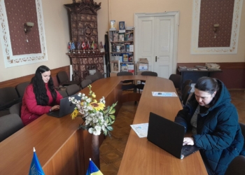Світла немає, але робота триває: як львівські журналісти працюють у коворкінгу ЦЖС