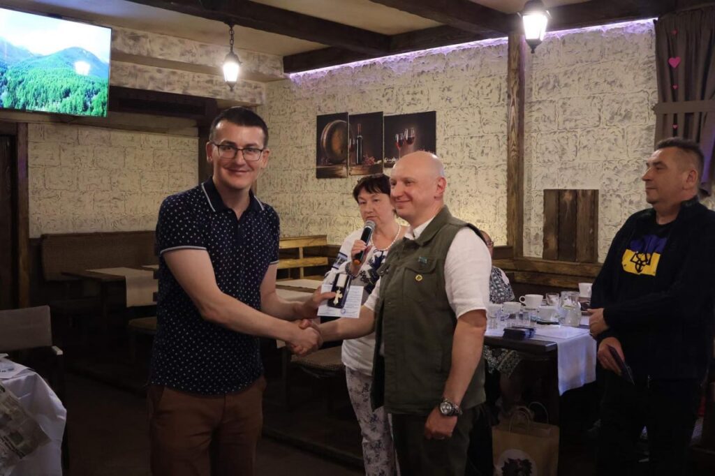 «І в редакції, і в армії – не тільки робота. Це – місія»: Олександр Назаренко, голова Чернігівської обласної організації НСЖУ, військовослужбовець ЗСУ 19 «І в редакції, і в армії – не тільки робота. Це – місія»: Олександр Назаренко, голова Чернігівської обласної організації НСЖУ, військовослужбовець ЗСУ 2