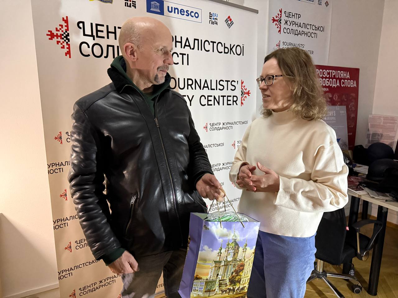 Пройшов пекло й розповідає світові правду: журналіст отримав підтримку від НСЖУ 17 Пройшов пекло й розповідає світові правду: журналіст отримав підтримку від НСЖУ