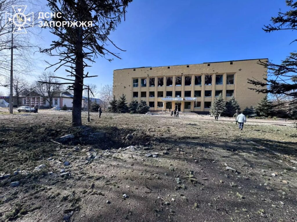 Обстріл російськими кабами знищив редакцію медіа «Наше життя» 1