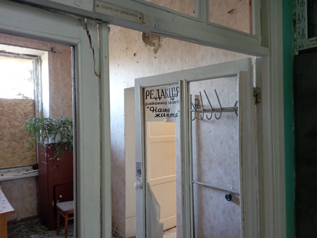 Обстріл російськими кабами знищив редакцію медіа «Наше життя» 2