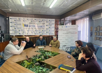 «Вражає ваша незламність»: американський благодійник Джерад Малоун зустрівся в коворкінгу Запорізького ЦЖС з журналістами