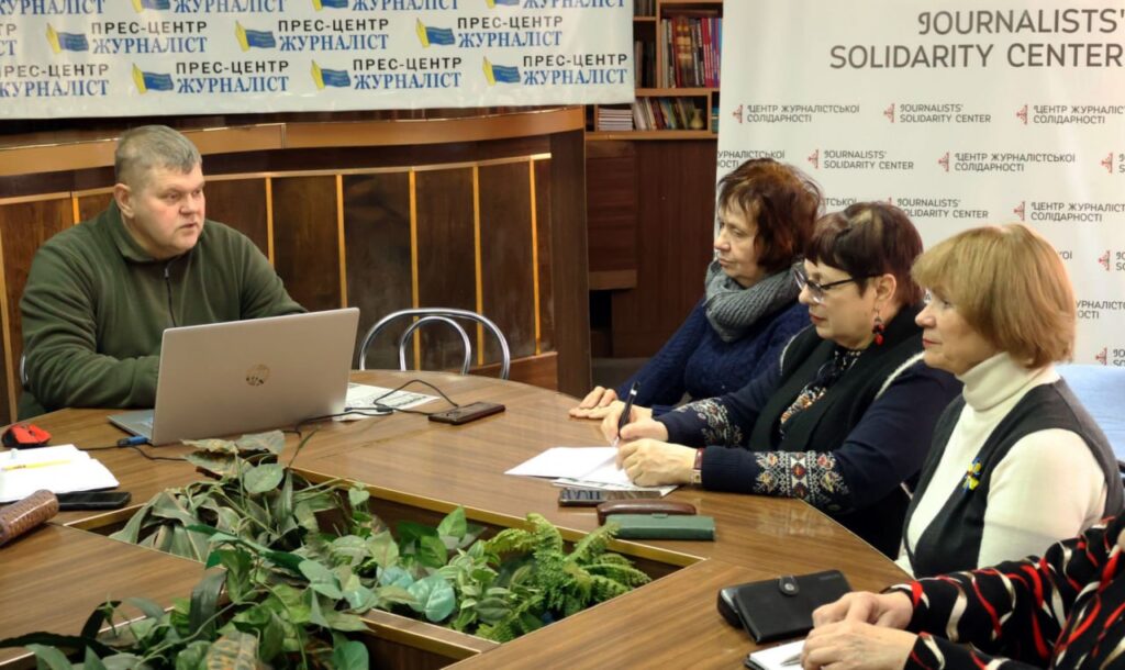 Історичні паралелі: про журналістику Другої світової та російсько-української  війн говорили у Запорізькому ЦЖС