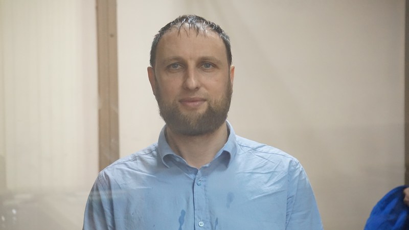 Кримський журналіст Руслан Сулейманов, засуджений на 14 років, потребує лікування зубів в ув’язненні 17 Кримський журналіст Руслан Сулейманов, засуджений на 14 років, потребує лікування зубів в ув’язненні