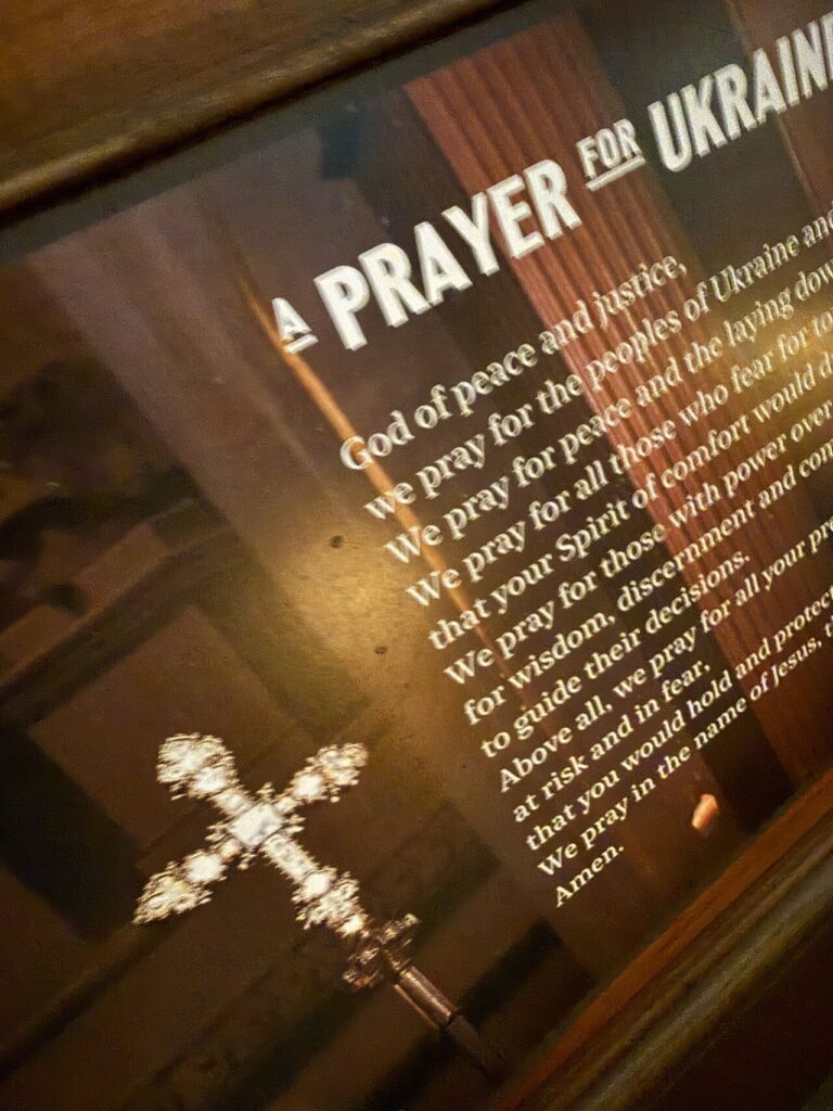 За українських воєнкорів моляться в «журналістській» церкві в Лондоні 4