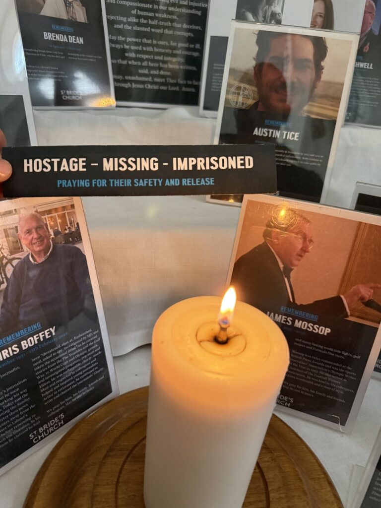 За українських воєнкорів моляться в «журналістській» церкві в Лондоні 5