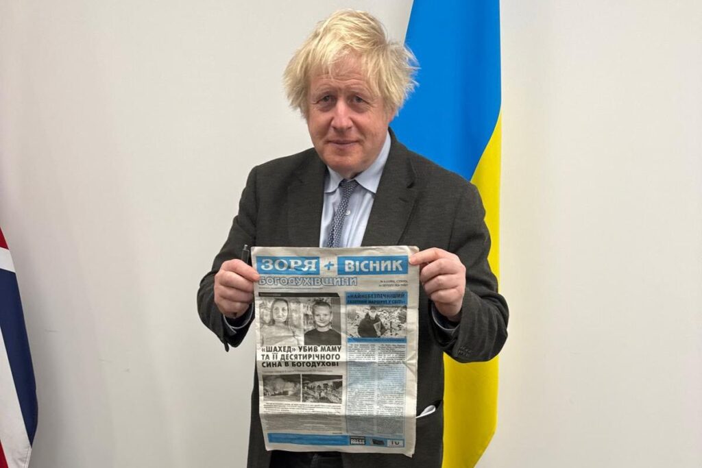 Борис Джонсон у захваті від роботи редактора української фронтової газети «Зоря»