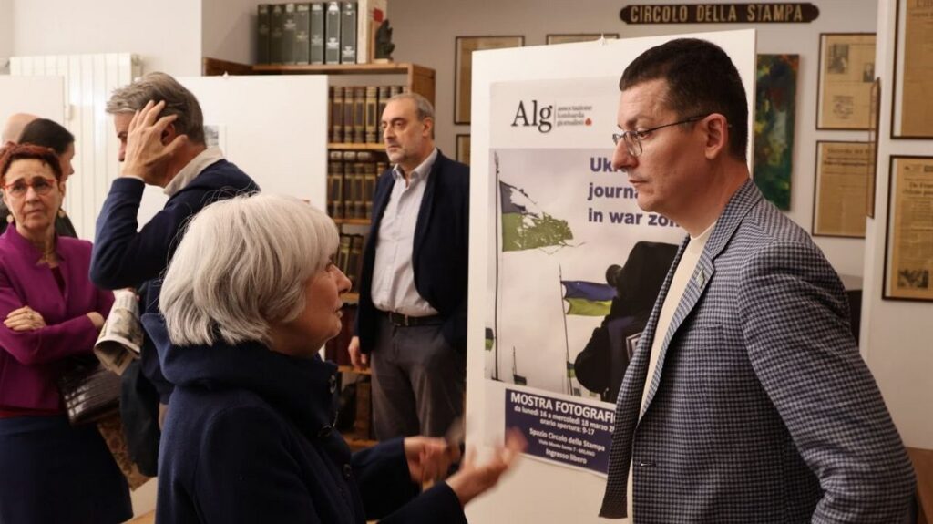 «Українські журналісти — це люди, які ніколи не здаються»: у Мілані відкрили фотовиставку НСЖУ 8