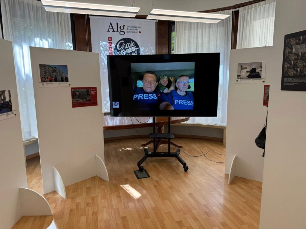 «Українські журналісти — це люди, які ніколи не здаються»: у Мілані відкрили фотовиставку НСЖУ 5