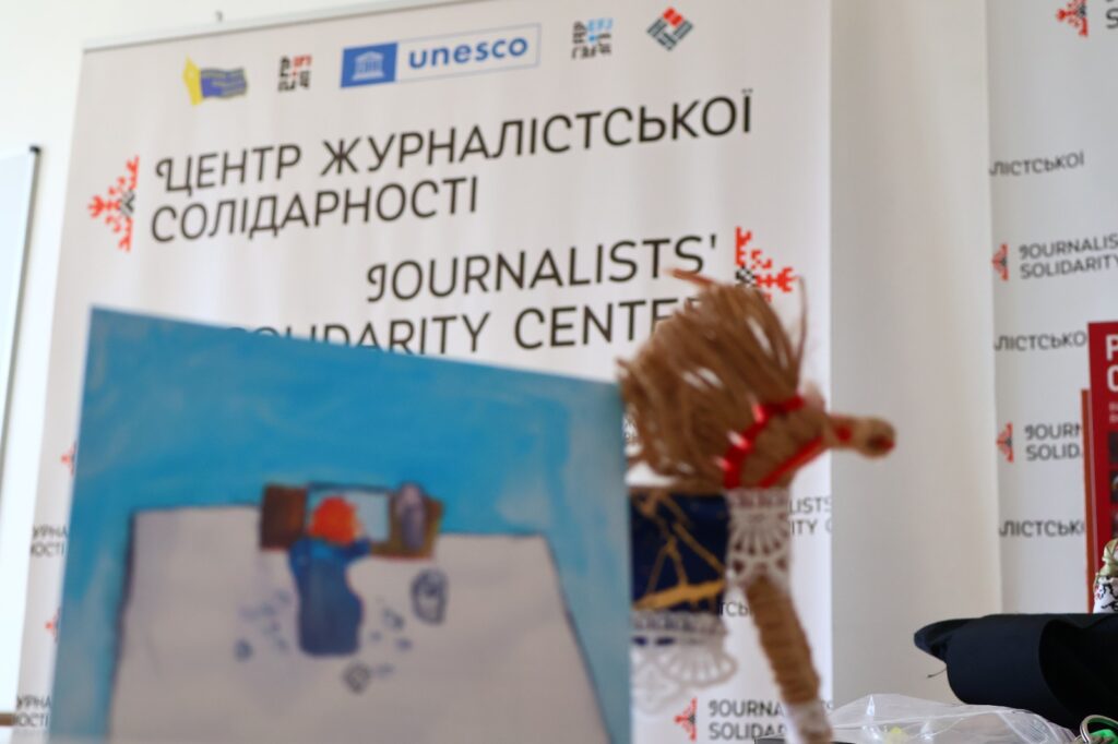 Завдяки донатам брюссельської книгарні НСЖУ проведе заняття з ментального здоров’я для журналістів