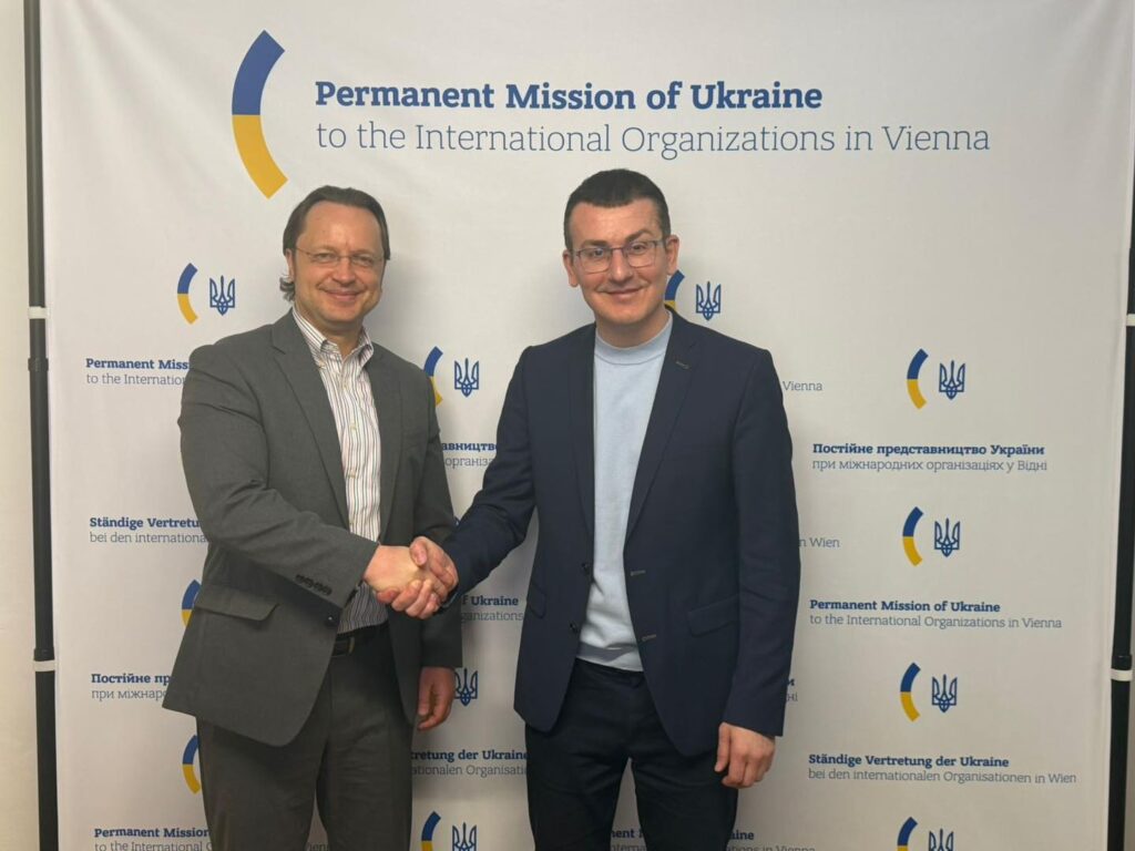 Друковане слово під обстрілами: НСЖУ та постійна місія України у Відні про стійкість медіа