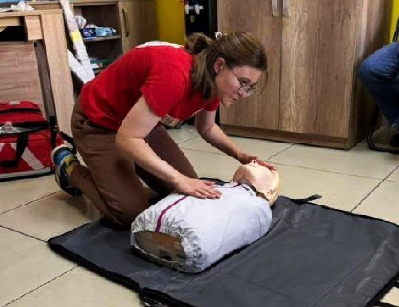 Яким має бути алгоритм дій під час надання першої медичної допомоги: тренінг для медійників 3