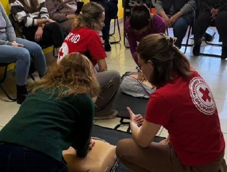 Яким має бути алгоритм дій під час надання першої медичної допомоги: тренінг для медійників 4