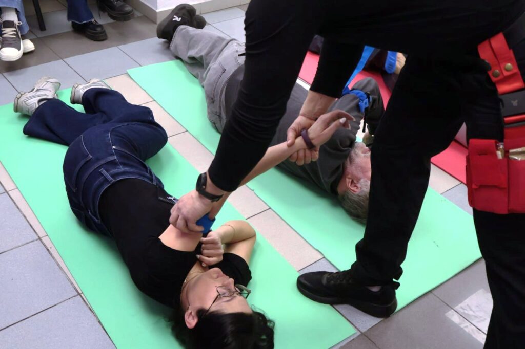 «Наше завдання – дати шанс дочекатися медиків»: у Дніпрі медійників навчали діям у критичних ситуаціях 9