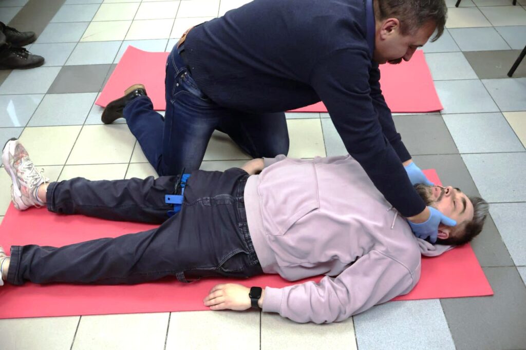 «Наше завдання – дати шанс дочекатися медиків»: у Дніпрі медійників навчали діям у критичних ситуаціях 14