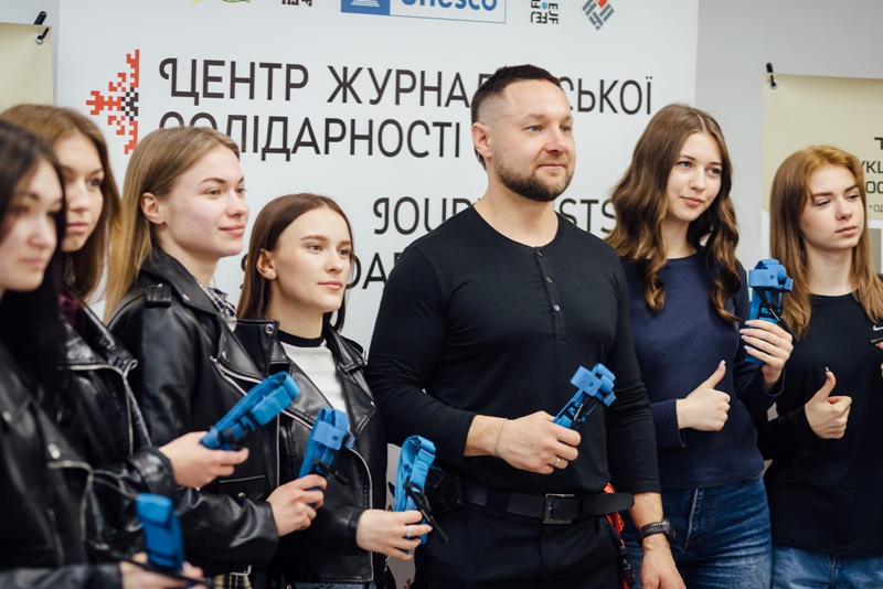 «Наше завдання – дати шанс дочекатися медиків»: у Дніпрі медійників навчали діям у критичних ситуаціях 5