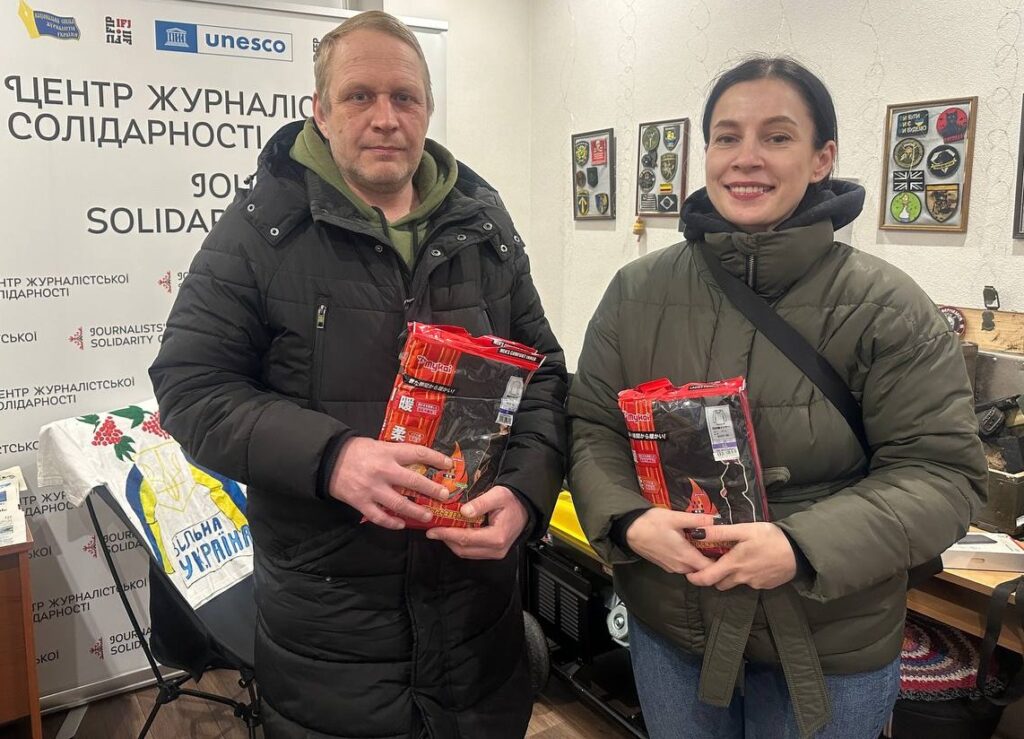 Підтримка у важливих деталях: харківські медійники отримали комплекти термоодягу