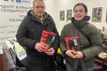 Підтримка у важливих деталях: харківські медійники отримали комплекти термоодягу