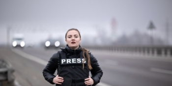 «Репортери без кордонів» закликали українську владу розслідувати онлайн-атаки на журналістку Анну Калюжну