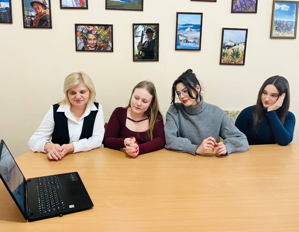 Навчання, досвід і мотивація: в Івано-Франківському ЦЖС найактивніші учасники тренінгів із психологічної підтримки медійників отримали сертифікати 20 Навчання, досвід і мотивація: в Івано-Франківському ЦЖС найактивніші учасники тренінгів із психологічної підтримки медійників отримали сертифікати 3