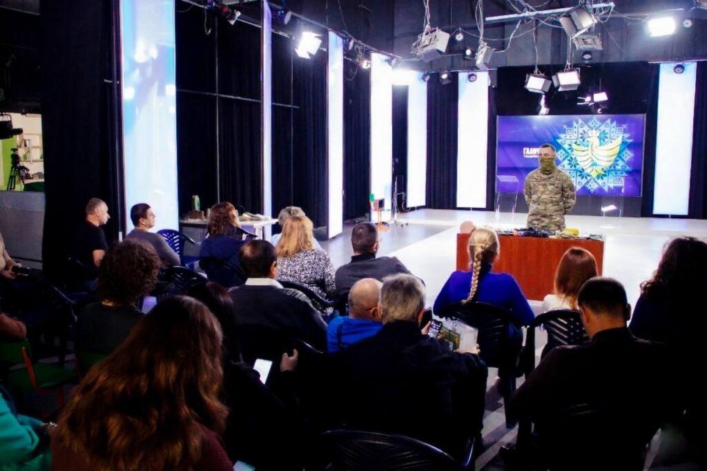 Як діяти у критичних ситуаціях та зберегти життя: Івано-Франківський ЦЖС організував тренінг для прикарпатських медійників 24 Як діяти у критичних ситуаціях та зберегти життя: Івано-Франківський ЦЖС організував тренінг для прикарпатських медійників 7