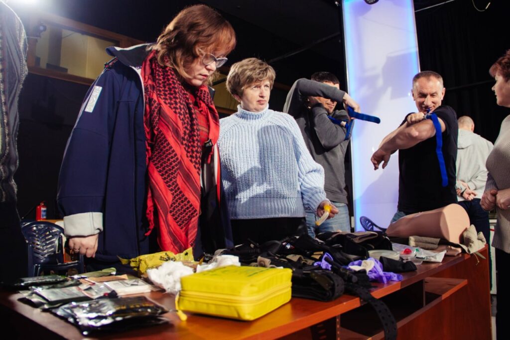 Як діяти у критичних ситуаціях та зберегти життя: Івано-Франківський ЦЖС організував тренінг для прикарпатських медійників 25 Як діяти у критичних ситуаціях та зберегти життя: Івано-Франківський ЦЖС організував тренінг для прикарпатських медійників 8