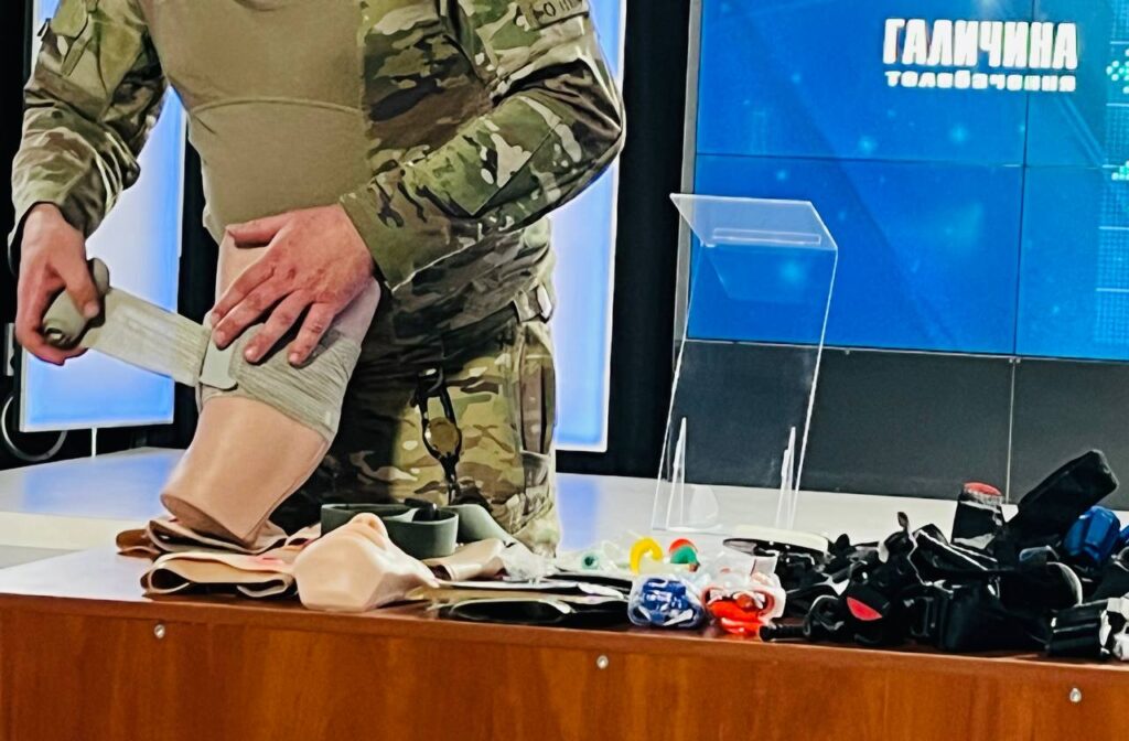 Як діяти у критичних ситуаціях та зберегти життя: Івано-Франківський ЦЖС організував тренінг для прикарпатських медійників 26 Як діяти у критичних ситуаціях та зберегти життя: Івано-Франківський ЦЖС організував тренінг для прикарпатських медійників 9