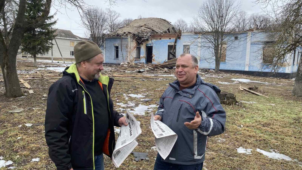 «Поки виходить газета – громада живе»: фронтові редактори про те, навіщо доправляти друковане слово під дронами 3