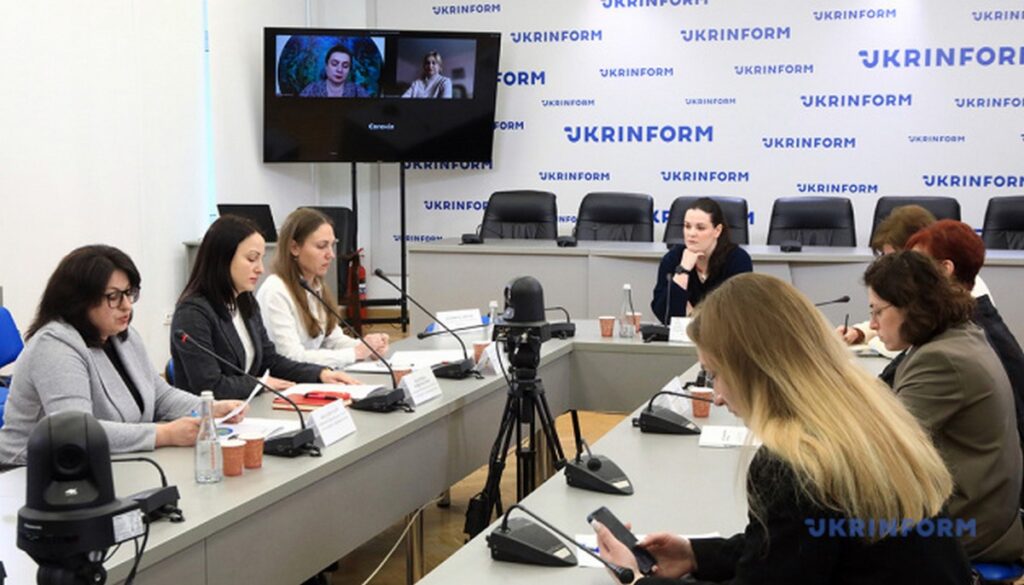 Чому вживання фемінітивів має значення: публічне обговорення в Укрінформі