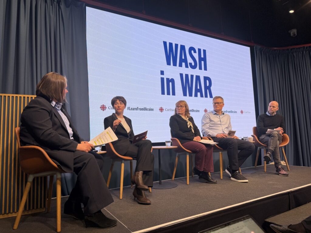 У Норвегії відкрилася фотовиставка про водну війну проти України 18 У Норвегії відкрилася фотовиставка про водну війну проти України 1