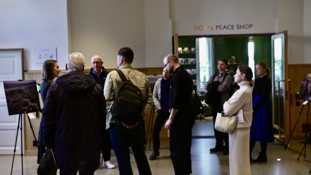 У Норвегії відкрилася фотовиставка про водну війну проти України 20 У Норвегії відкрилася фотовиставка про водну війну проти України 3