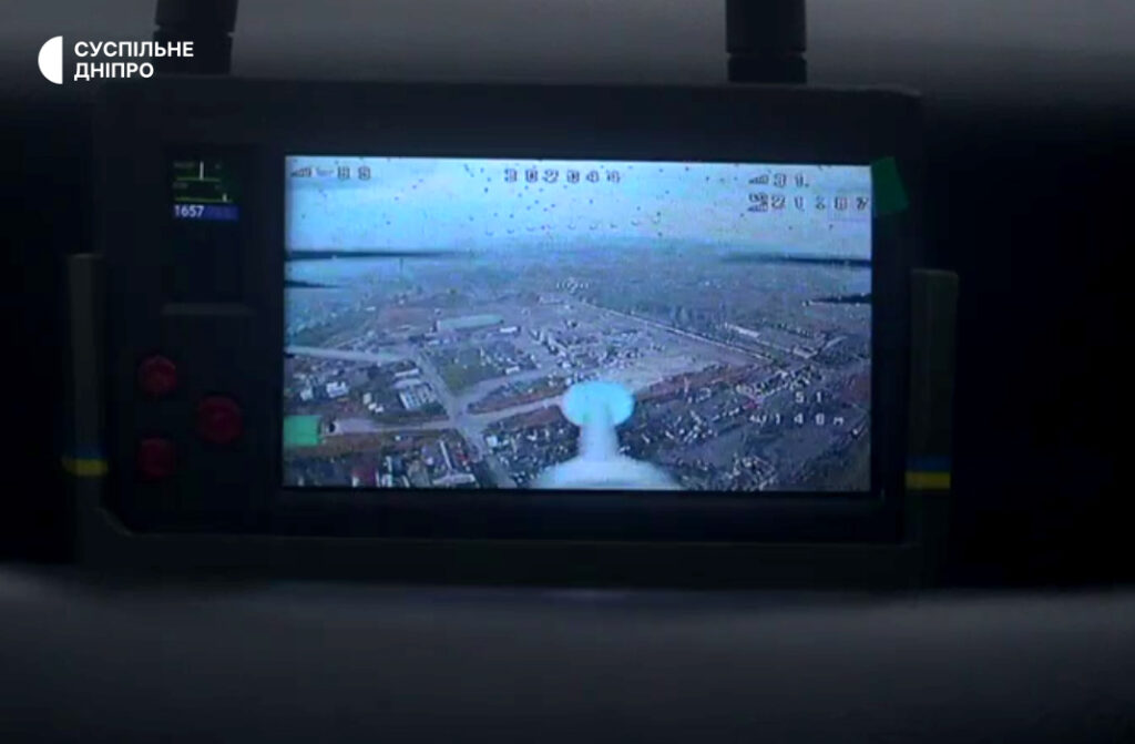 Вдалось уникнути FPV-дрона: спецтехніка врятувала журналістів «Суспільне Дніпро» 1