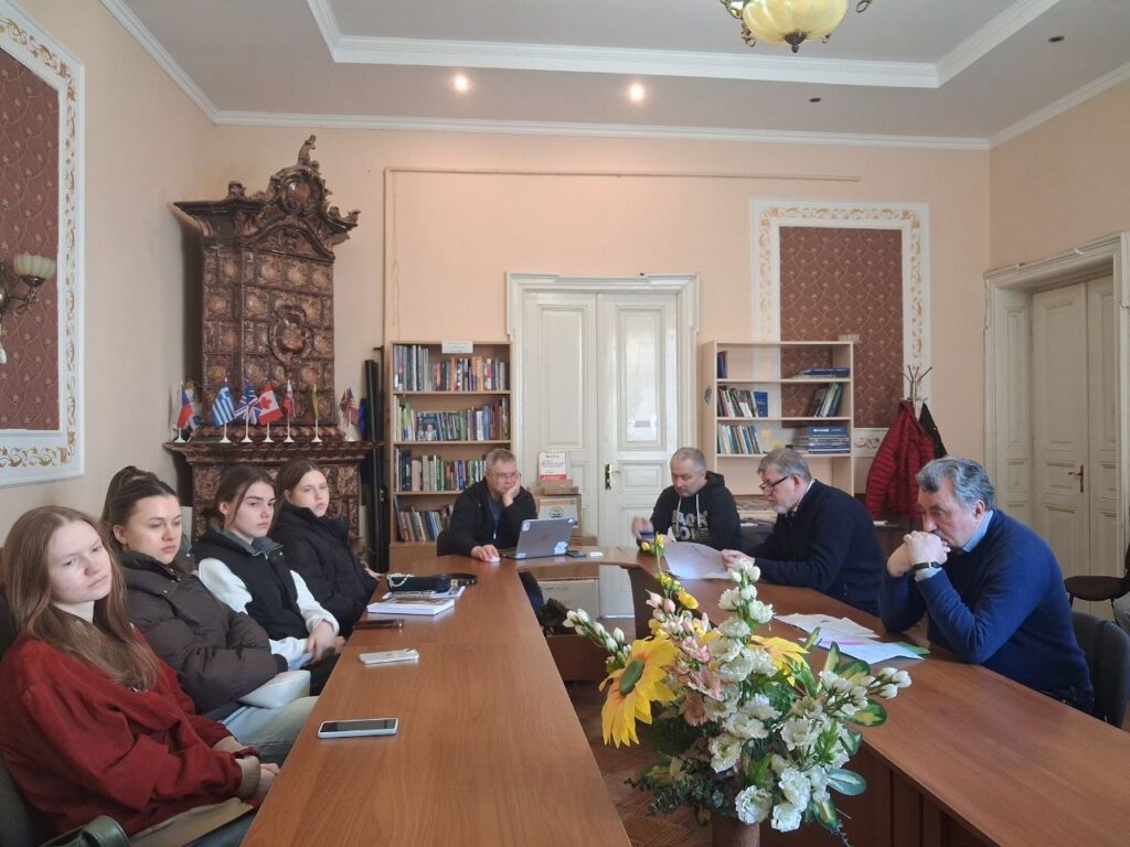 Як Україна відстоює правду у глобальному просторі: дискусія львівських медійників
