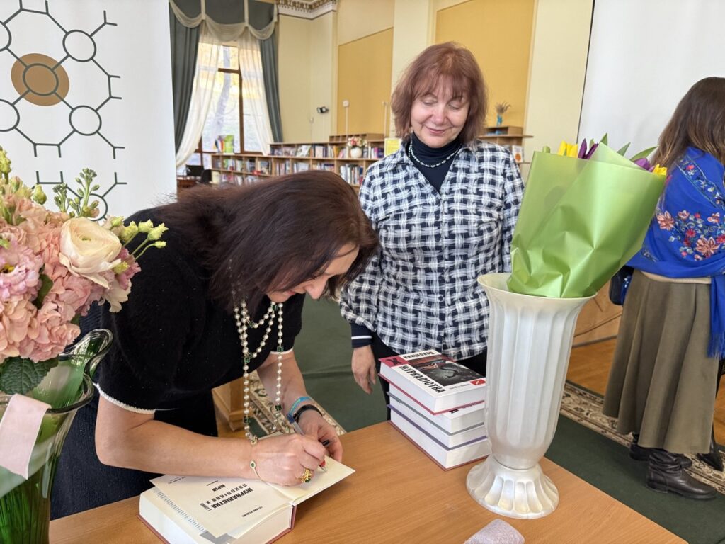 «Книга– це розкіш, бо дає крила»: у Києві презентують твори переможниці «Коронації слова» Тетяни Редько 3