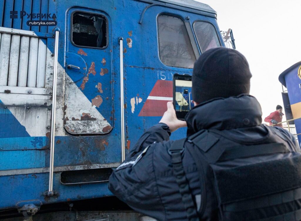 Полювання на потяги: дрон ударив у поїзд, яким їхав журналіст