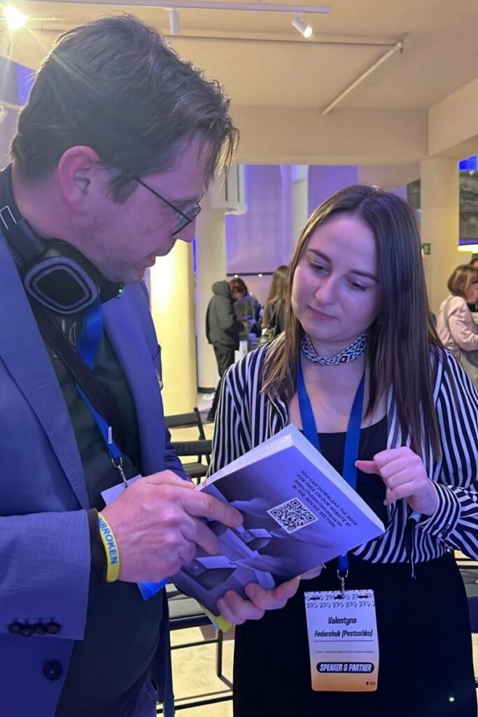 «Німецький журналіст заплакав після моєї промови», — медійниця з Херсона презентувала книгу з історією життя в російській окупації 2