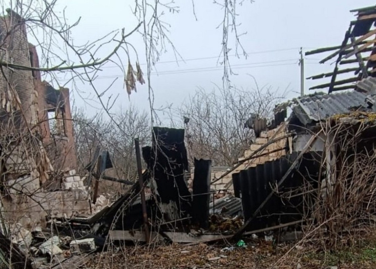 Руїни рідного дому: Олексій Пасюга поділився світлинами зруйнованого «молніями» обійстя