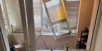Дрон влучив у багатоповерхівку в Дніпрі: постраждали оселі родини журналістів
