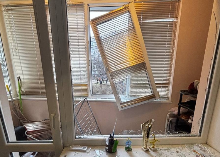 Дрон влучив у багатоповерхівку в Дніпрі: постраждали оселі родини журналістів