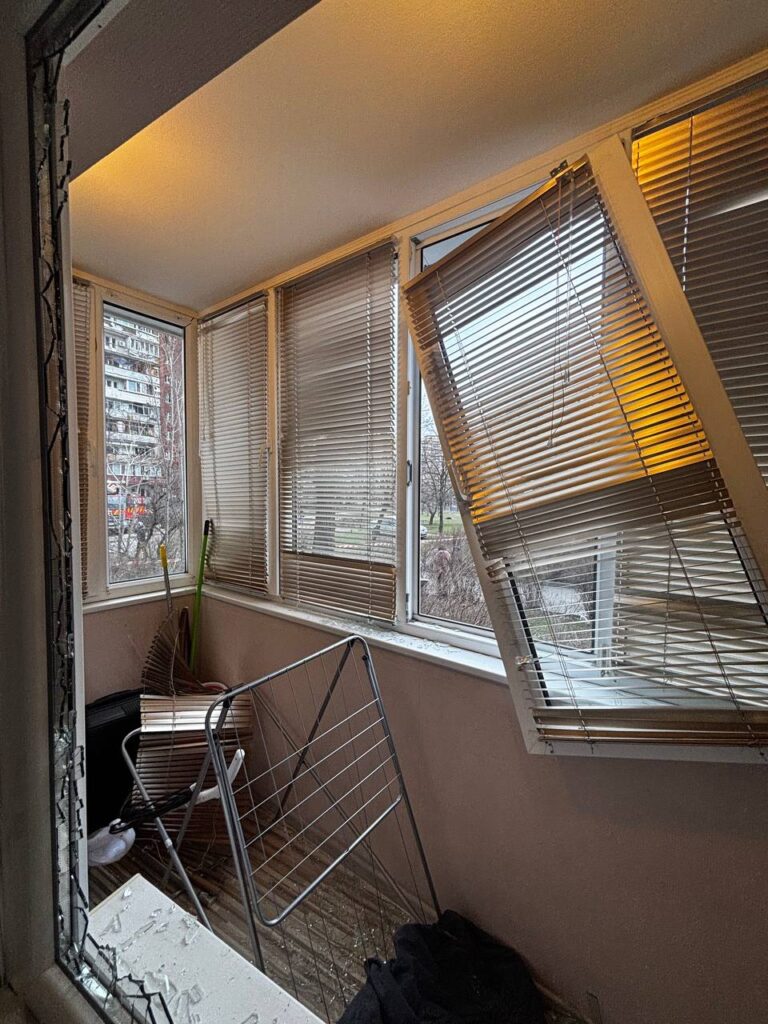 Дрон влучив у багатоповерхівку в Дніпрі: постраждали оселі родини журналістів 2