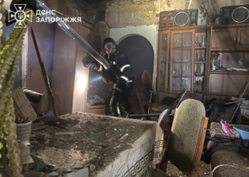 Росіяни влучили у житло журналіста, а нині — воїна Артема Лагутенка