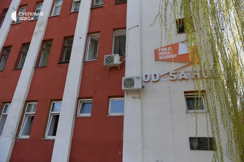 Постраждали будівлі з величезною історією, а не просто офіси: у Суспільному Одеса розповіли про деталі російського обстрілу 4