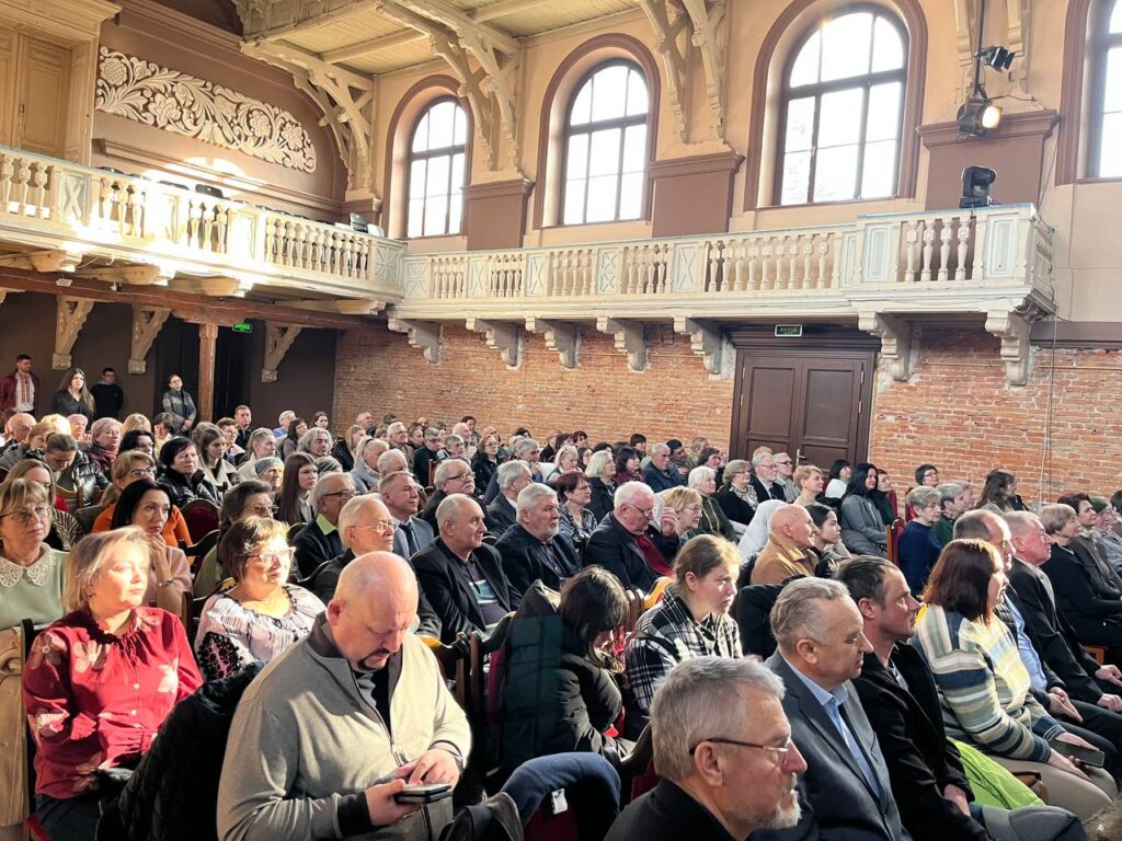 Спілчанка Ольга Руданець презентувала свою книгу "Ковчег"   2