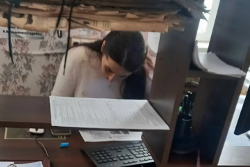 «Скрізь скло, шахеди гудуть над головами — а ми робимо газету»: як «Промінь» із Чернігівщини долає виклики темних часів війни