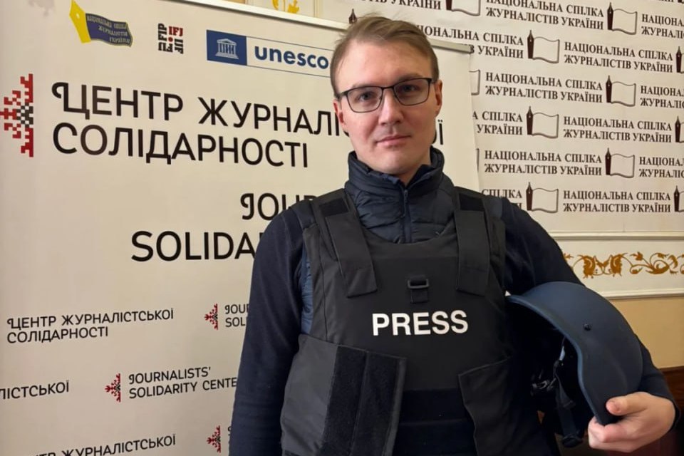 «Не дати людям перетворитися на клітинки в таблицях»: відомий канадський журналіст Скотт Джейкобсен взяв інтерв’ю в української колеги 17 «Не дати людям перетворитися на клітинки в таблицях»: відомий канадський журналіст Скотт Джейкобсен взяв інтерв’ю в української колеги