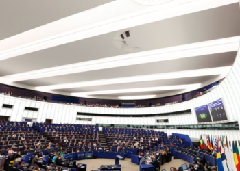 Кінець «епохи піратства» для ШІ: Європарламент захистив права журналістів