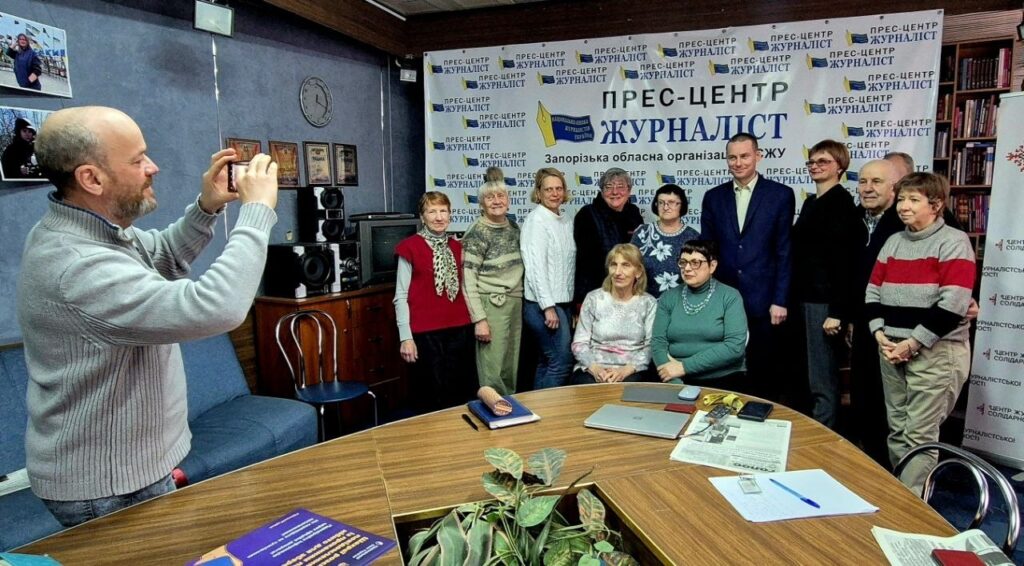 «Декларації без відповідальності»: запорізькі журналісти розкритикували «гарантії» нового закону про медіа 19 «Декларації без відповідальності»: запорізькі журналісти розкритикували «гарантії» нового закону про медіа 2