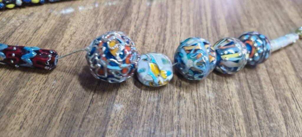 Магія скла, танцю та незламності: медійниця і майстриня Тетяна Іспандярова принесла до пресклубу… півня Арсенія 2