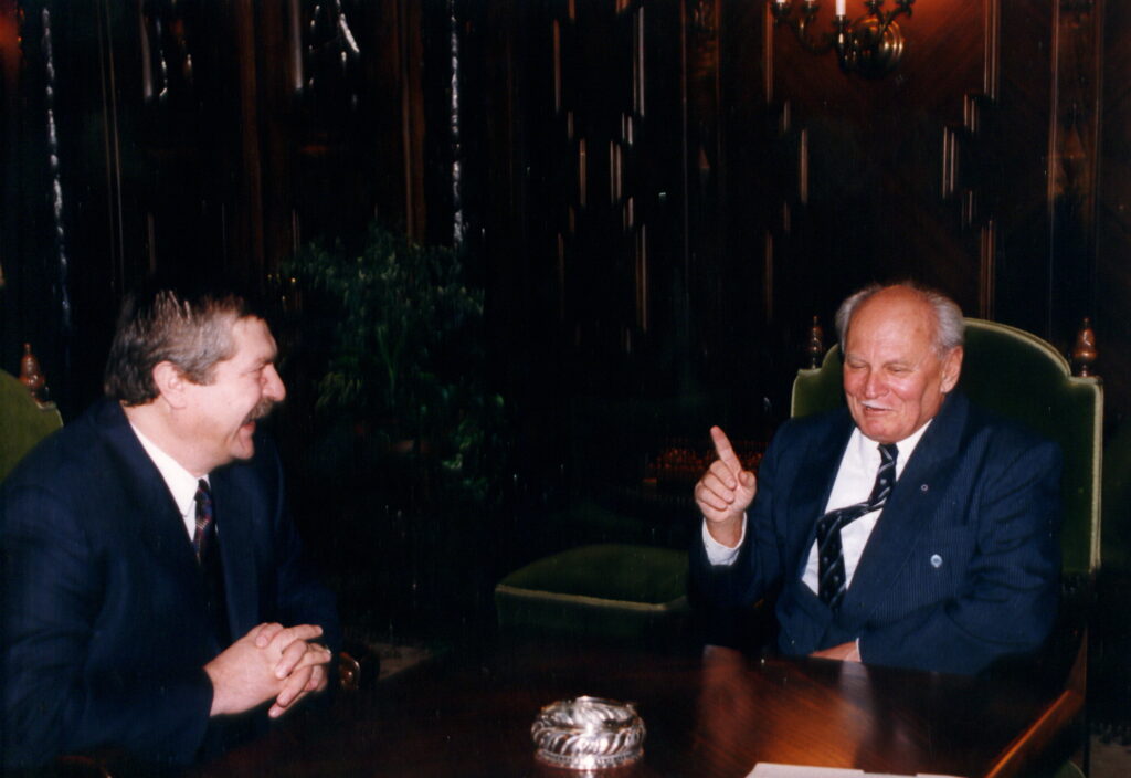 “Медіа зіграли ключову роль у “цементуванні” влади Орбана”: дипломат Дмитро Ткач про Україну, Угорщину та свободу преси 1