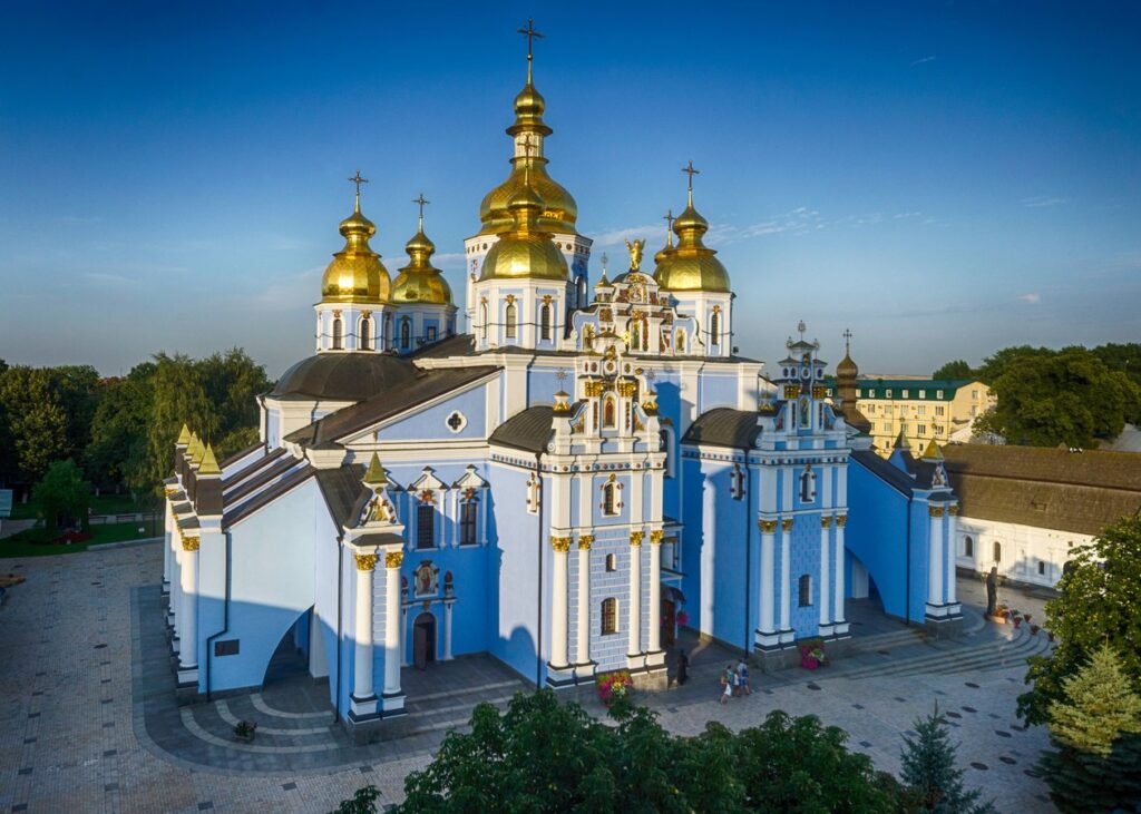 Прямі трансляції Великодніх богослужінь: де дивитися і слухати